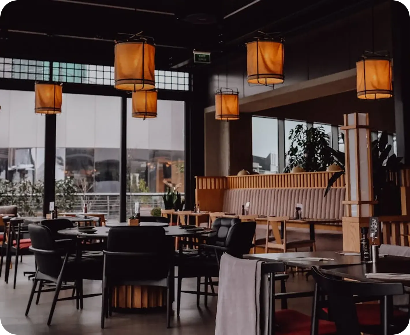 Empty restaurant tables during slow hours